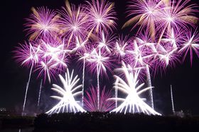 �ԉ΂��`���X�J�C�~���[�W�J���͕K���I��t�u���R�ԉΑ��v�̋L���T���l�C��