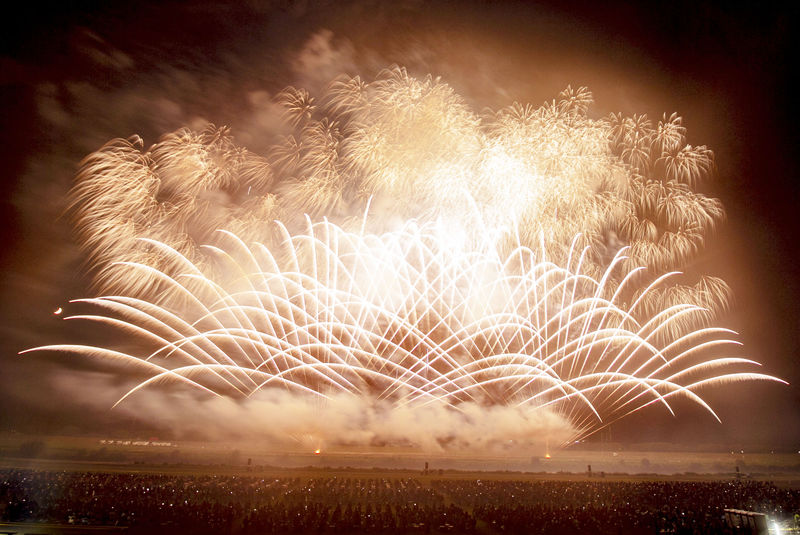 秋田「大曲の花火」は春・夏・秋に開催!花火好きが年3回通うその魅力は? | 秋田県 | トラベルjp 旅行ガイドの画像