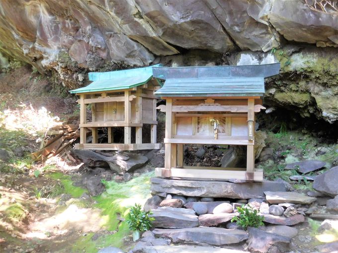 噴火で埋もれた神社跡！奥の本殿はパワスポ「椎取神社」
