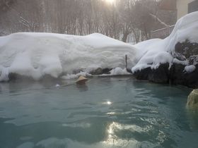 岩手県「松川荘」は露天風呂で雪見酒を楽しめる魅力的な温泉宿