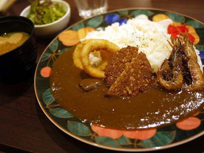 モーニング、ランチ、ディナー、3食充実している『すなば珈琲』