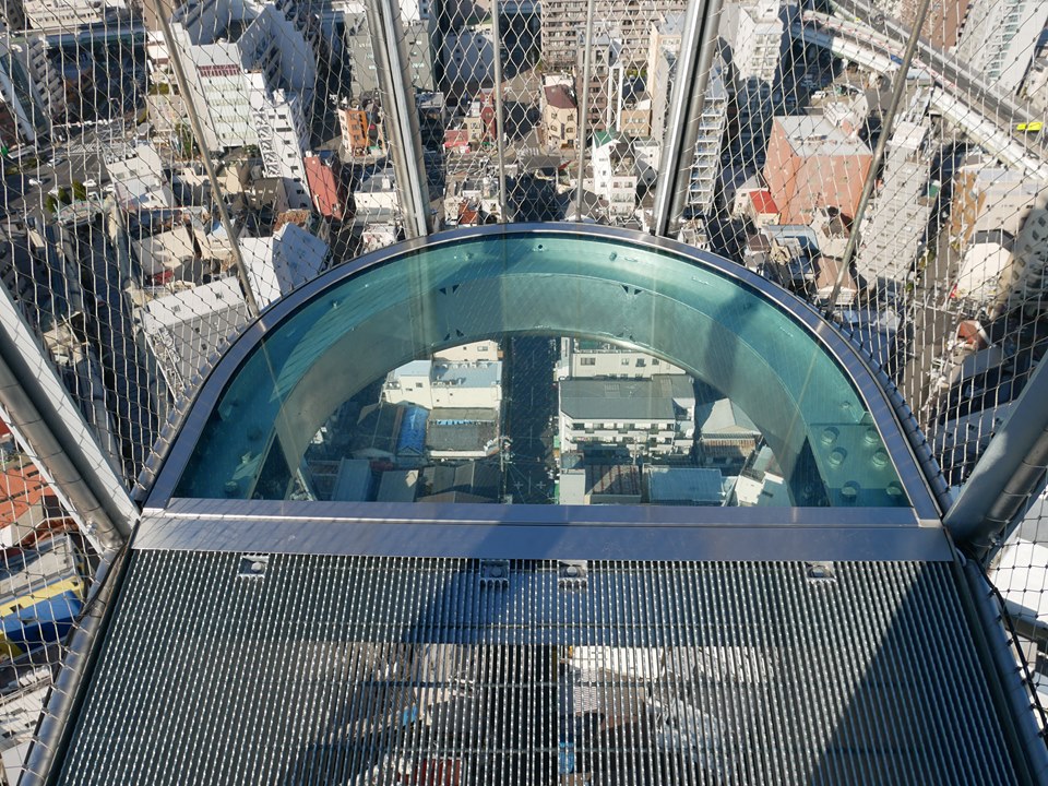 通天閣の跳ね出し展望台「TIP THE TSUTENKAKU」は地上92.5ｍ