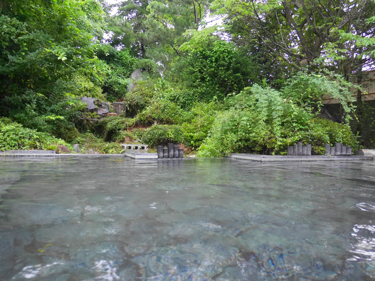 ぬるめのお湯でじっくり温泉を堪能