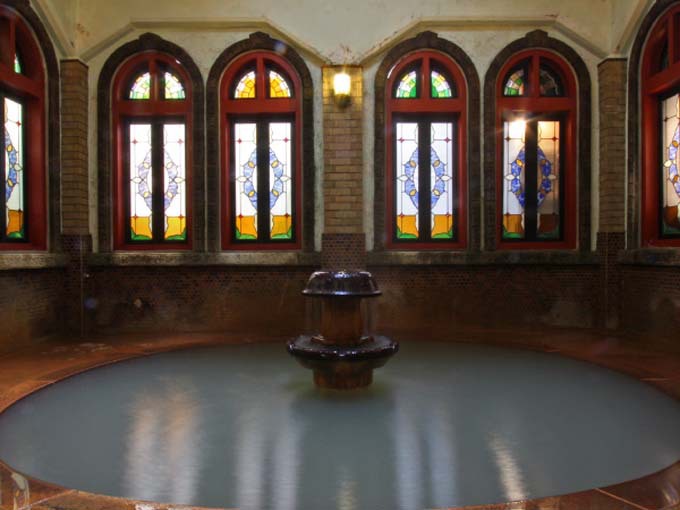 「歴史の宿 金具屋」は4つの自家源泉で八湯めぐりが楽しめる
