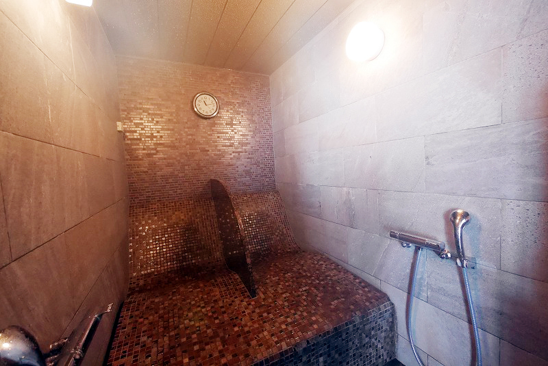 天然温泉とサウナが楽しめる展望大浴場
