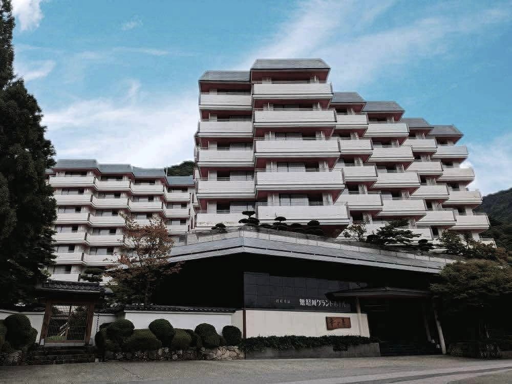 �S�{�쉷��̍���ɘȂށu�S�{��O�����h�z�e�� ���̋G�v