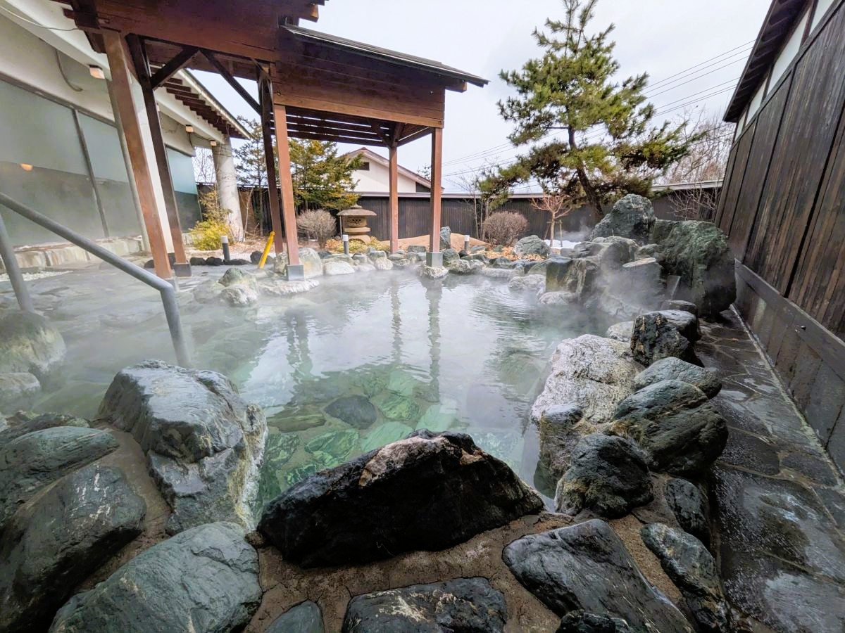「亀の井ホテル 草津リゾート」がリブランド！絶景ビュッフェと名湯三昧の贅沢旅