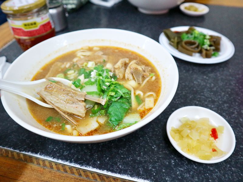 台湾・宜蘭観光のランチに！骨付き羊肉麺が人気「大成羊排麺」