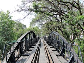 線路は続くよどこまでも。タイ・カンチャナブリで歴史に思いを馳せる旅