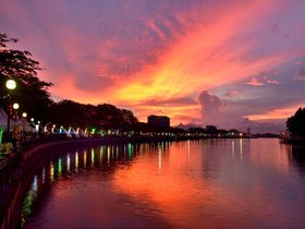 マレーシア・クチン 息をのむほど美しいサラワク川に映る夕焼け