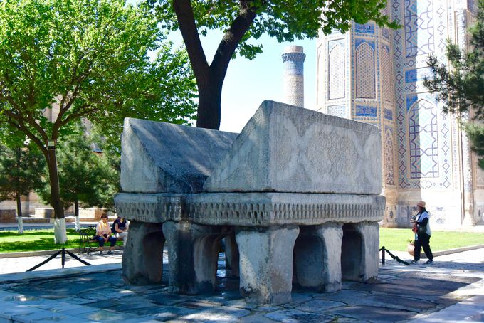 ビービー・ハーヌム・モスクは中央アジア最大級のモスク
