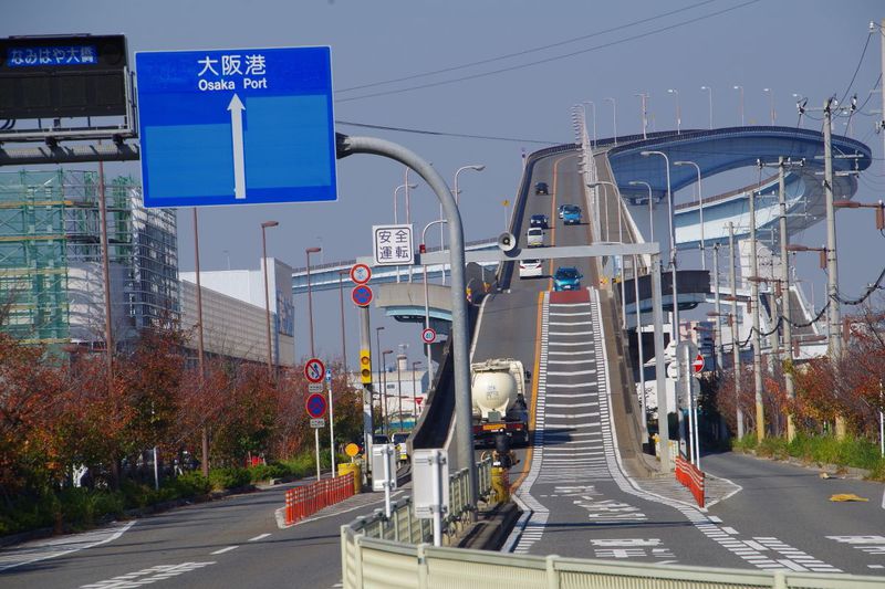 大阪にもある“ベタ踏み坂”「なみはや大橋」でスリルと眺望を満喫