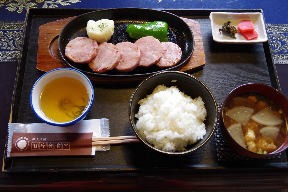 �ŏ��Ɂu�S�㔪�������ɋL�O�فv�ɗ�������Ă݂悤