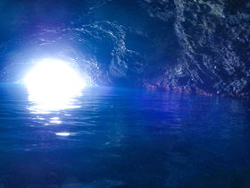 北海道にも「青の洞窟」が！矢越海岸アドベンチャークルーズ