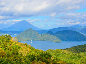 北海道・洞爺湖の秘境「中島」で絶景トレッキングを楽しもう！