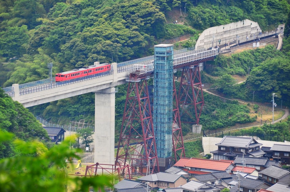 兵庫「余部鉄橋」を“たかのすの森遊歩道”で空と陸から満喫！ | 兵庫県