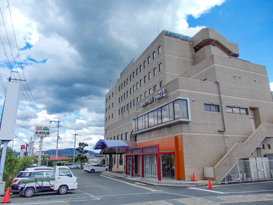 �u���o�[�T�C�hHOTEL�v�Ŏ����̉��Η���������������