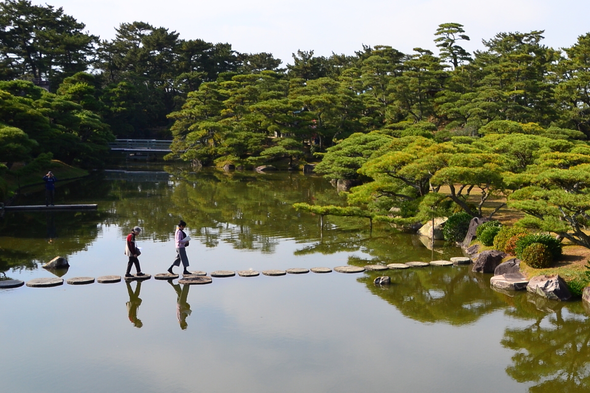 京極家の先祖の地・近江をしのんで作られた「中津万象園」
