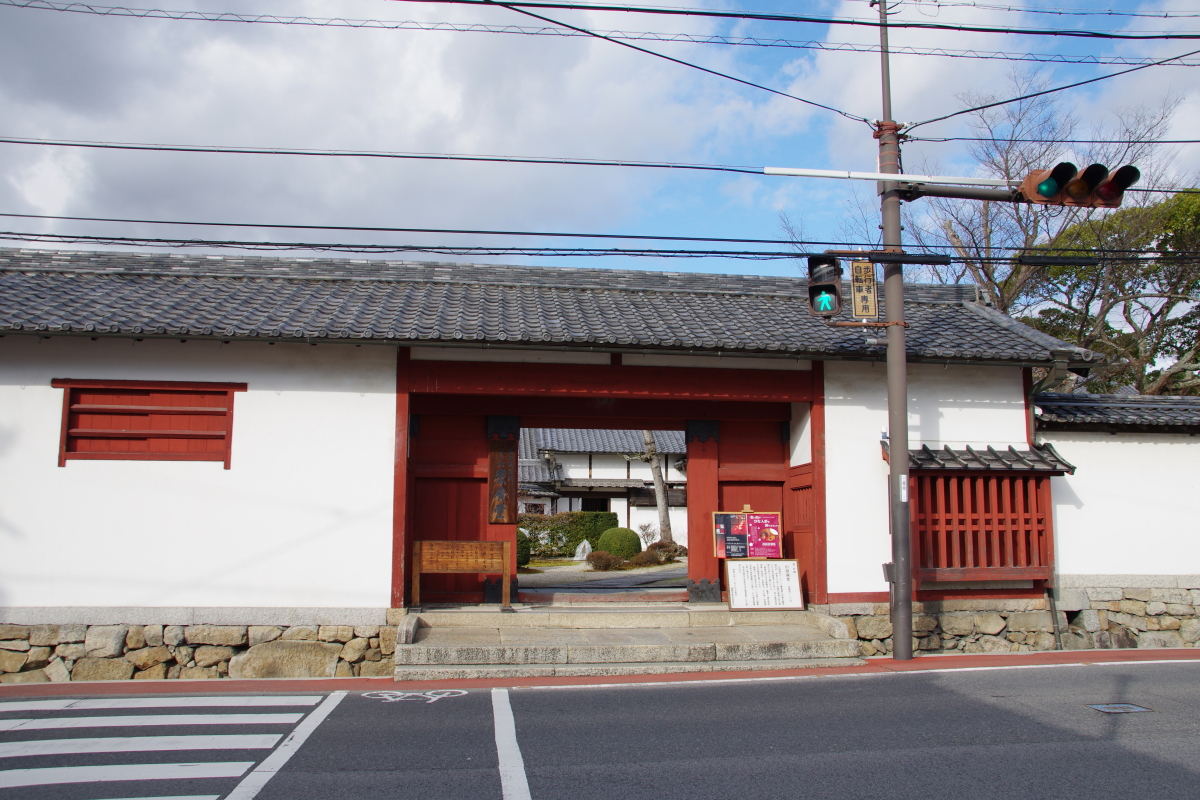 国史跡の「旧崇広堂」は伊勢津藩の藩校