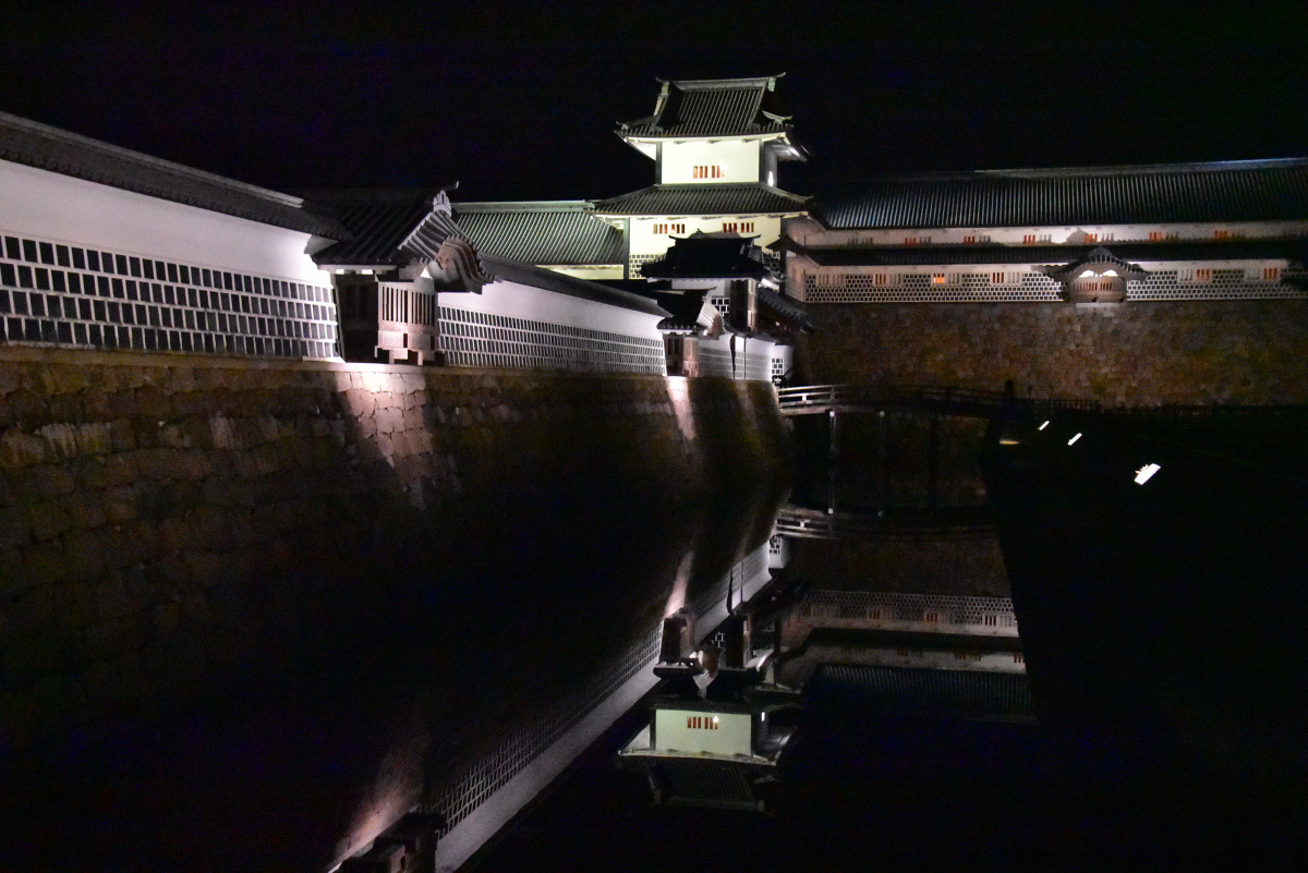 金沢城公園「三の丸広場」の夜は身震いするような荘厳空間