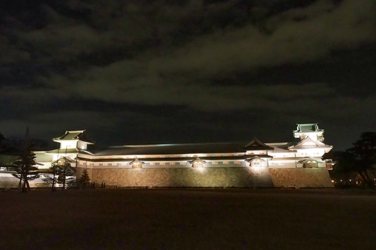 金沢城公園「三の丸広場」の夜は身震いするような荘厳空間