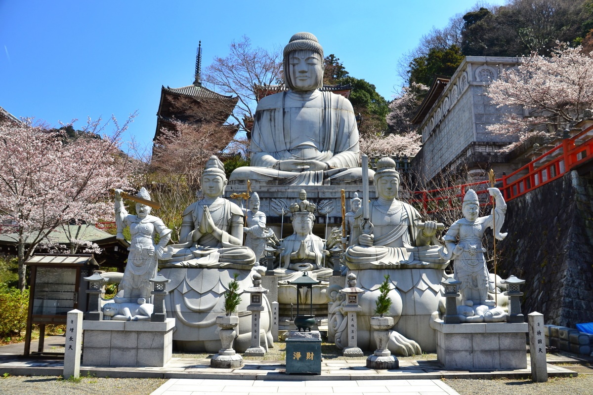 春限定の 桜大仏 も 奈良県 壷阪寺 は眼病封じの寺 奈良県 Lineトラベルjp 旅行ガイド