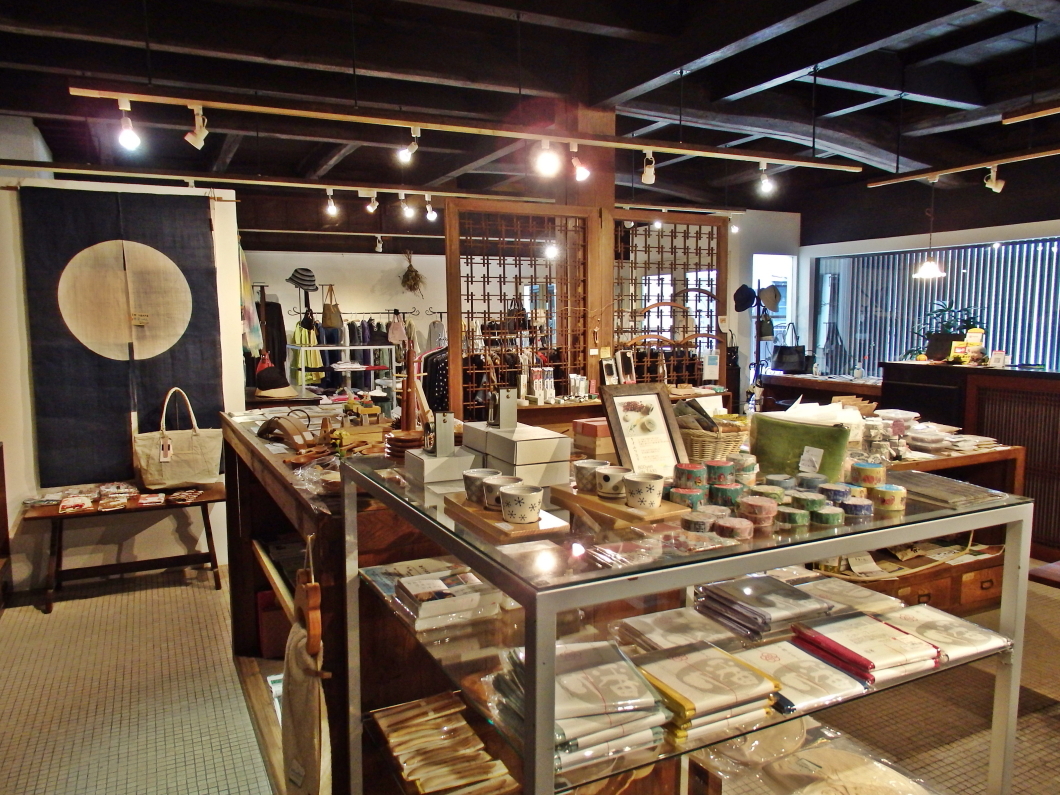 AeB[N̈֎qƃe[u₷炬̋Ԃo