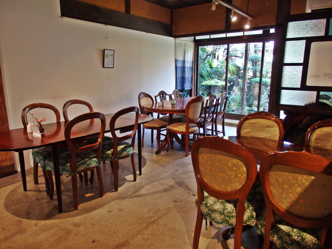 AeB[N̈֎qƃe[u₷炬̋Ԃo