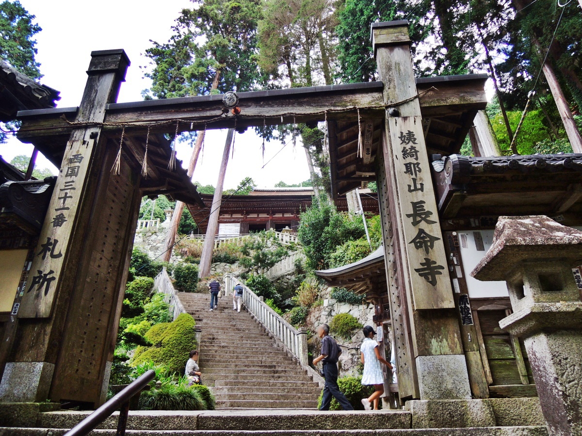 石段の先に待つ絶景！滋賀「長命寺」で延命長寿と諸願成就を祈願 | 滋賀県 | トラベルjp 旅行ガイド