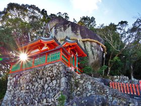 熊野権現降臨の地！和歌山・新宮「神倉神社」“ゴトビキ岩”