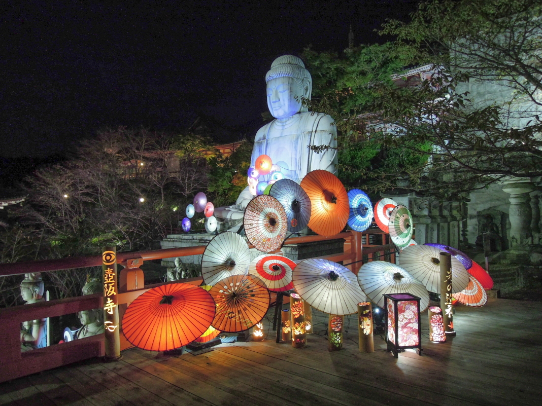大石仏像のライトアップも！奈良・壷阪寺「大和観音 もみじ回廊