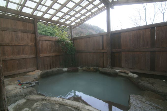 「五湯苑」で美しい硫黄泉を独占堪能