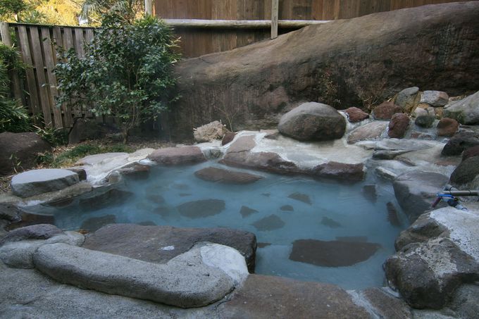 「五湯苑」で美しい硫黄泉を独占堪能