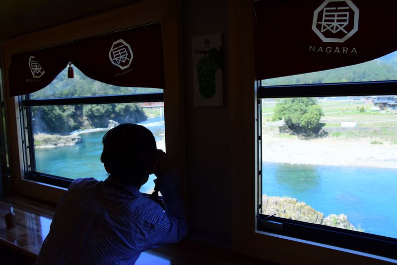 絶景が続く長良川鉄道・新観光列車「ながら」! 必見ビュースポットはココ