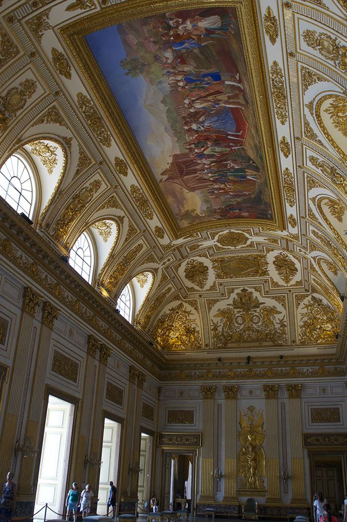 豪華絢爛 ナポリ版ベルサイユ カゼルタ宮殿でロココに溺れる イタリア トラベルjp 旅行ガイド