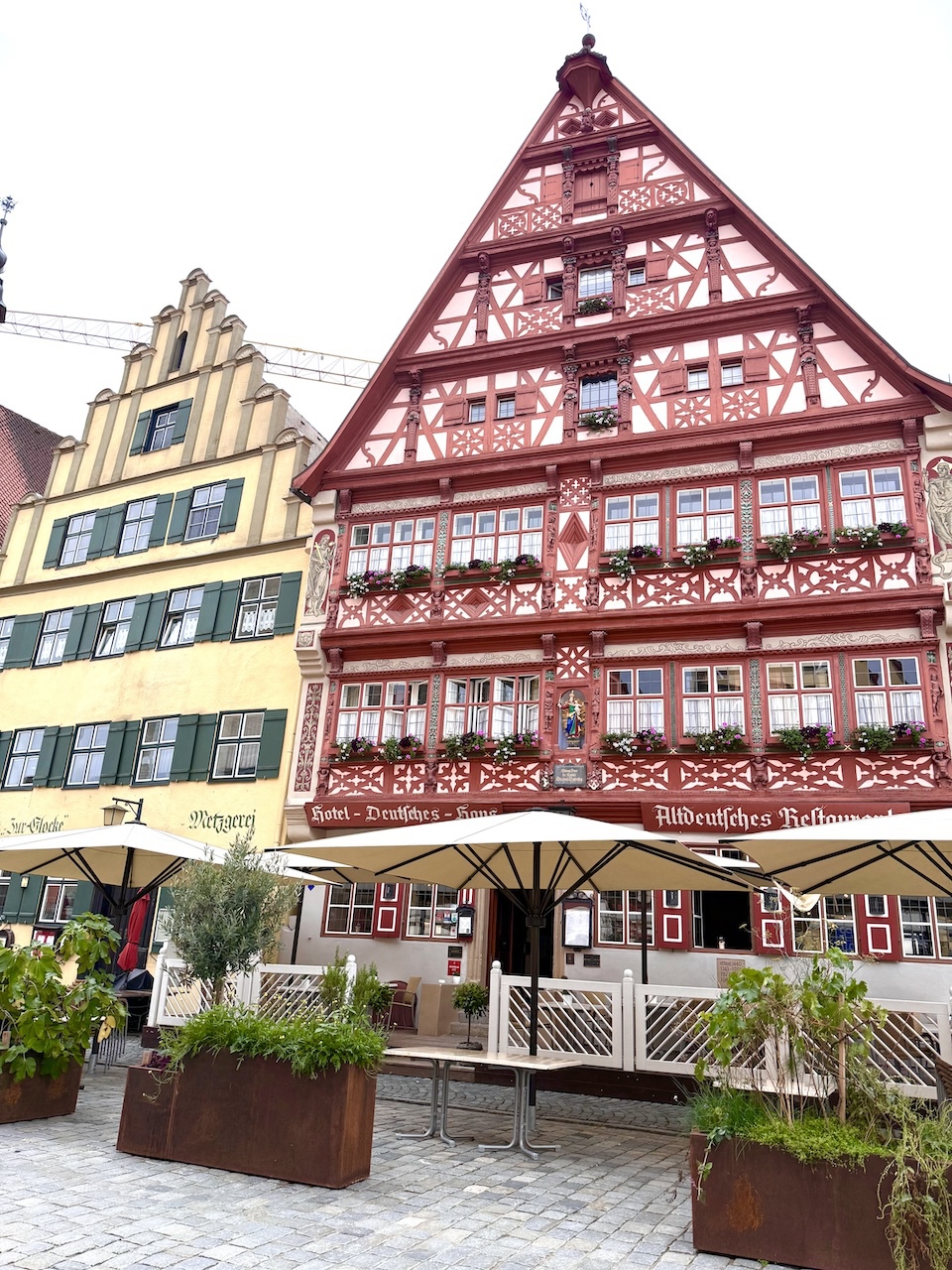 �����̊X�ł̓��[�e���u���N�ɕ����Ȃ��f�B���P���X�r���[��