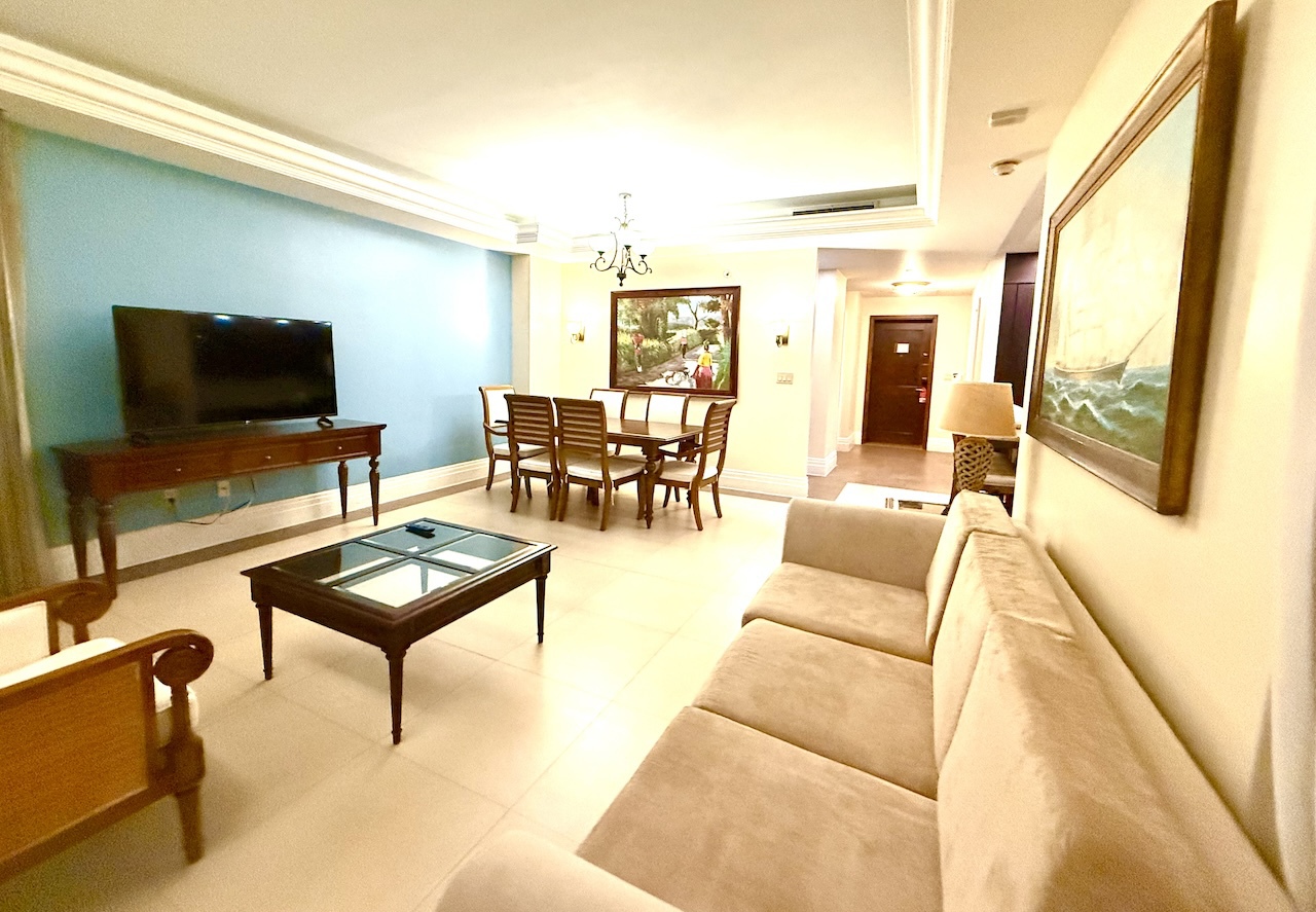 �����̒��Ŗ��q�ɂȂ��X�C�[�g���[��