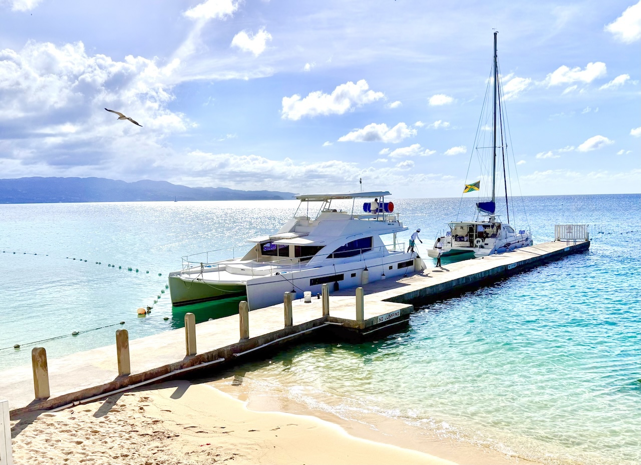 �����̊C�A�h�N�^�[�Y�E�P�[�u�E�r�[�`����N���[�W���O