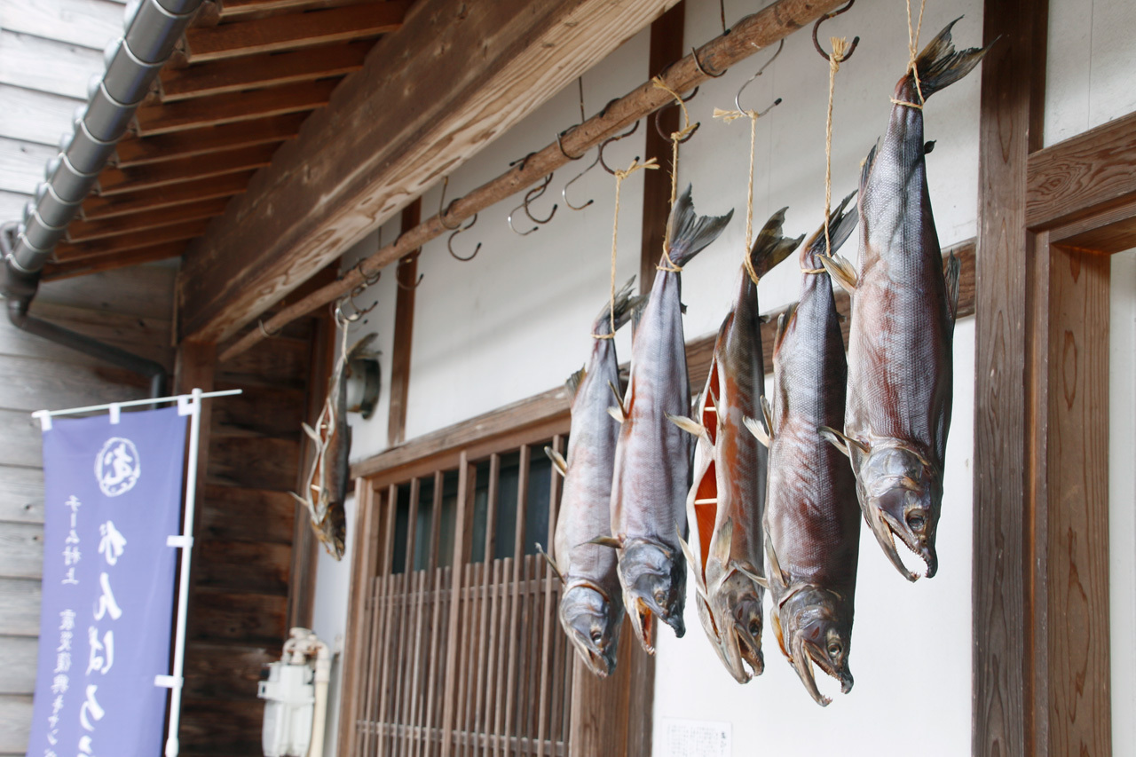 圧巻の塩引き鮭に驚き。新潟村上「千年鮭 きっかわ」
