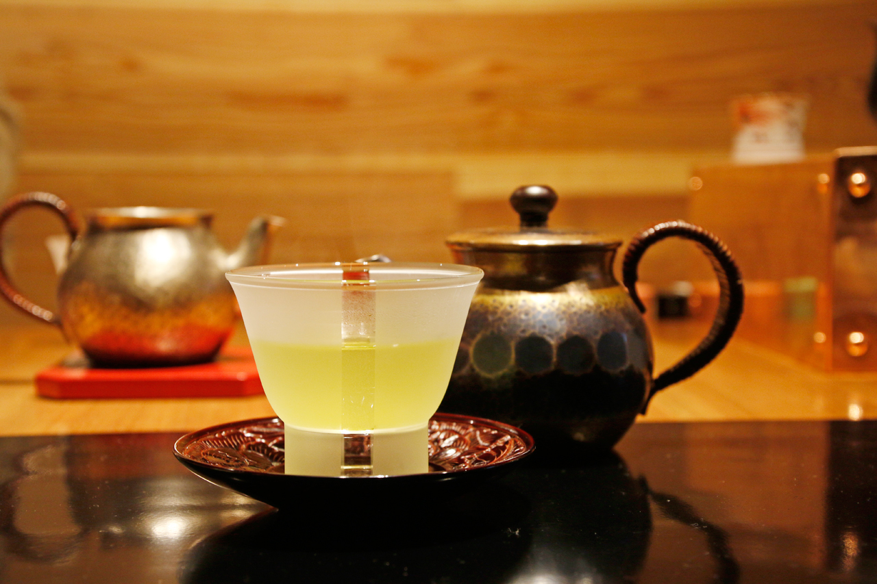 冨士美園「茶寮カネエイ」で村上茶を味わう。新潟・村上の隠れ茶屋