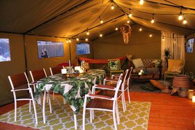 �~�c�̂ǐ^�񒆂ŃO�����s���O�u�E���L�^�I�I�IGLAMPING&RESORT�v�̋L���T���l�C��