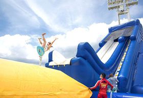 �Ă��I�i�C�g�v�[��������X���C�_�[���I����E�H�[�^�[�p�[�N�̋L���T���l�C��