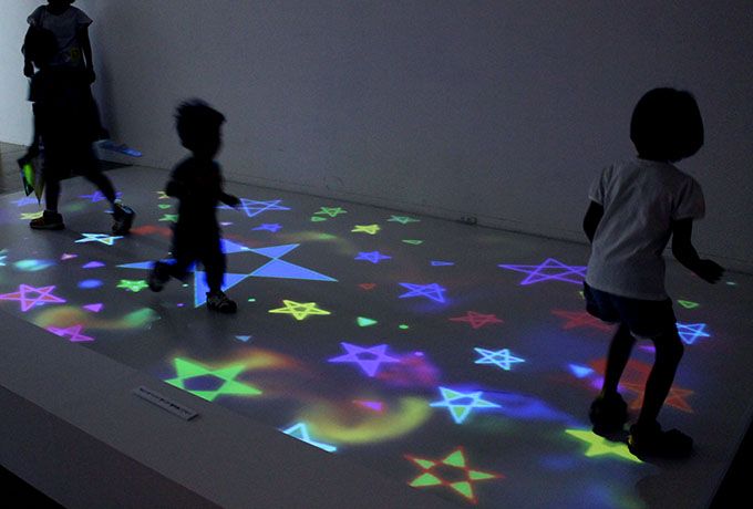 まるで魔法！大阪の遊べる体感型アート「魔法の美術館」