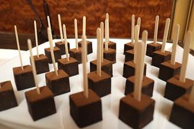 ���ōs���Ȃ�I�U�E���b�c�J�[���g�����u�x���M�[�`���R���[�g�u�b�t�F�v�̋L���T���l�C��