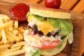 ���[���P�[�L���o�[�K�[�ɁI���E���蒬���[���P�[�L�J�t�F UZU�̋L���T���l�C��