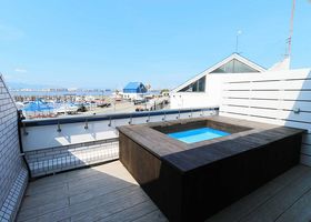 �Ƒ��ōs�������I���k�`�}���[�iHULL�Ƀv�[���t���q�����a���̋L���T���l�C��