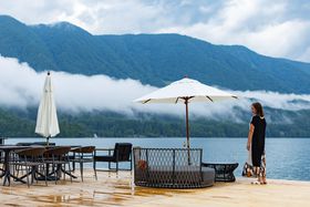 �ΔȂ̐�i�J�t�F�uao LAKESIDE CAFE�v�ŏt�E�Ă̐V���j���[���X�^�[�g�I�̋L���T���l�C��