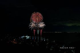 �]���҂̈ԗ�ƕ����ւ̎v�������߂āc��t�ŋF��̉ԉ΂��J�Â̋L���T���l�C��