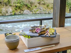 �Ă����I�򕌁u�V�R���݂₿���v���J�E���^�[�ȑ��݁�����O������̔�