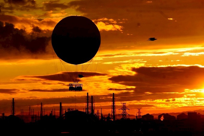 �ቺ�ɐ��E��Y�I���ɔz�������o���[���ɏ���ċ�̗���